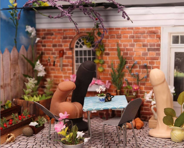 2011: Realistic Dildos Are Back @ MB!